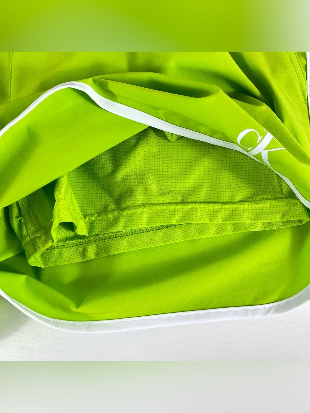 Calvin Klein Mens Trunks Shorts Size XL Swimwear Neon Green UPF 40 Lined NWT - Picture 12 of 15